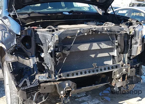 2021 Chevrolet Silverado 1500 z USA, uszkodzony, nr VIN 1GCRYBEF2MZ124085